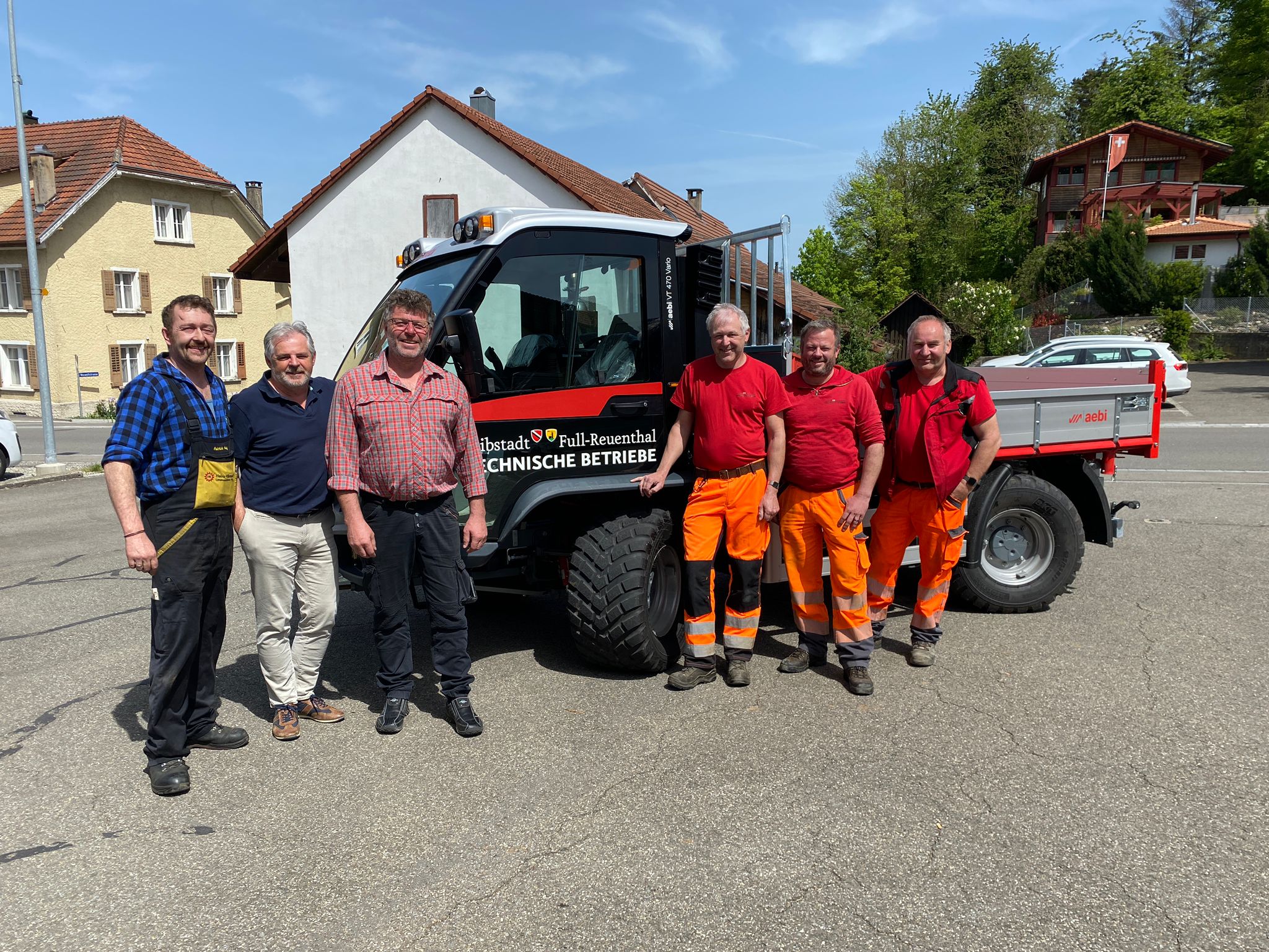 Kommunalfahrzeug Aebi VT 470 Vario - mit Kran